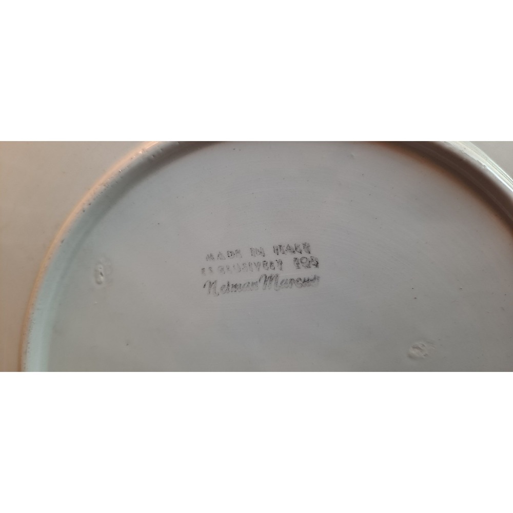Neiman Marcus Porcelain Shell Plate 10" - Picture 4 of 5